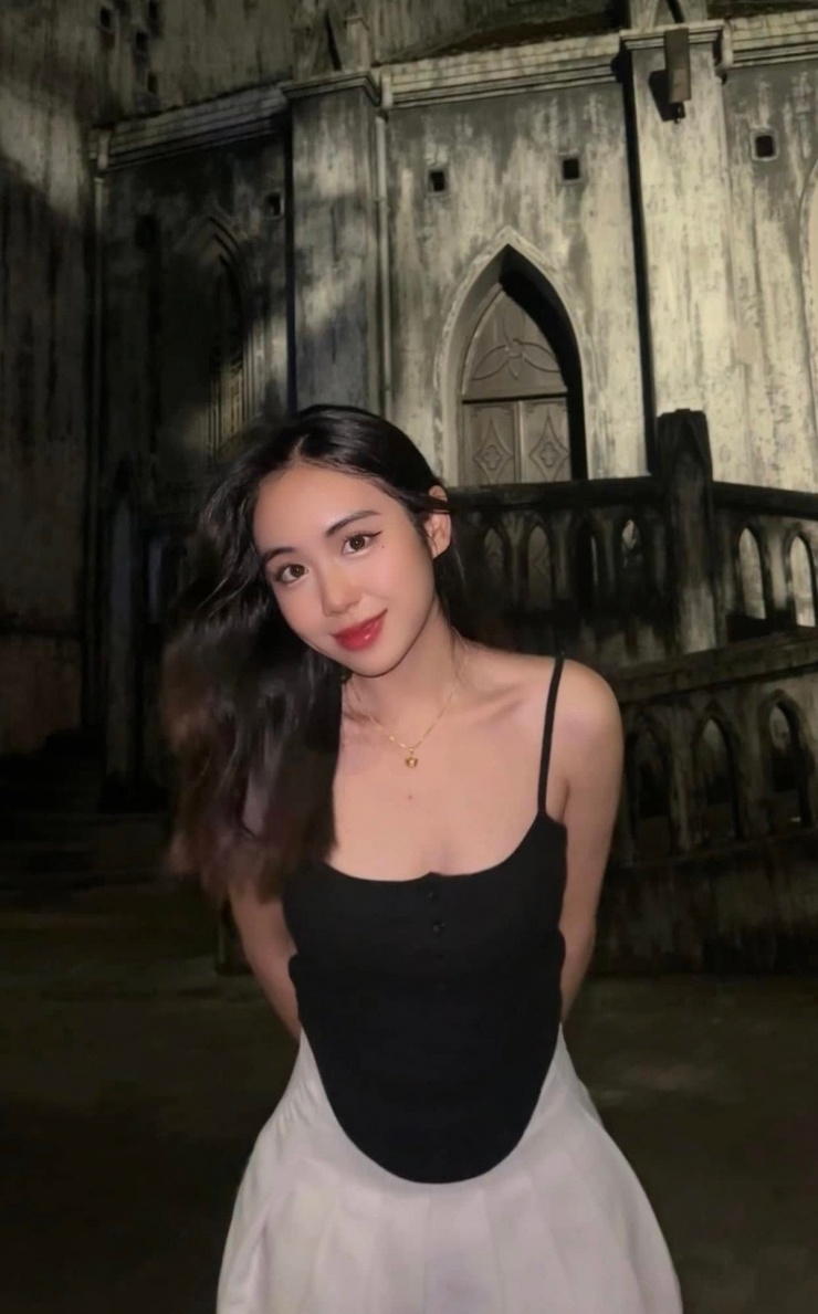 Maysaa hiện đang học tập ở Việt Nam. Cô nàng có khả năng giao tiếp trôi chảy bằng tiếng Việt.