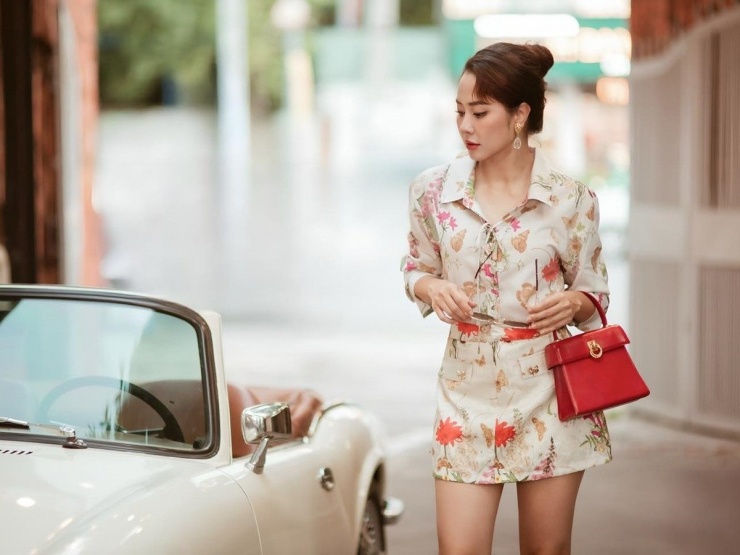 Người đẹp trải lòng: “Sau mỗi lần đó lại rút ra được kinh nghiệm hoặc ít ra để sau này lấy chồng cũng thấy là mình đã trải qua hết rồi và không hối tiếc gì. Có rất nhiều người bạn của tôi sau này lập gia đình rồi lại tò mò cảm giác này kia. Đó là điều rất kinh khủng". Ảnh: FB Tường Vi.