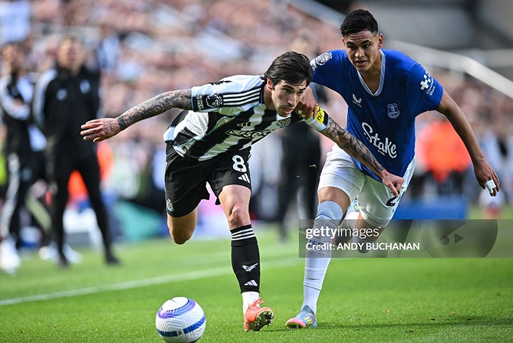 Video bóng đá Newcastle - Everton: Đoạt vé Cúp C1 kịch tính (Ngoại hạng Anh)