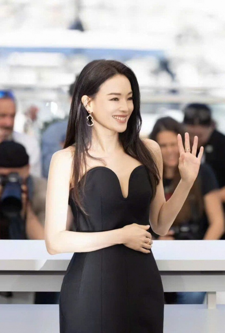2 tượng đài nhan sắc màn ảnh Hoa ngữ hội ngộ tại LHP Cannes, tuổi ngấp nghé 50 vẫn đẹp không thua 10 năm trước - 5