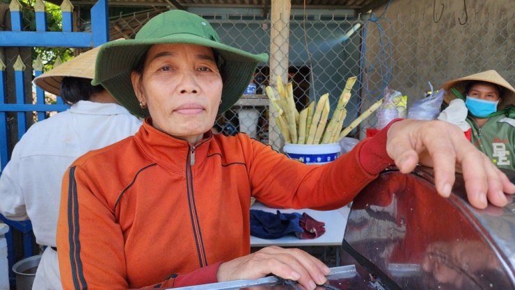 Bà Phạm Thị Dung (52 tuổi, xã Phổ Khánh). Ảnh: MINH TRƯỜNG