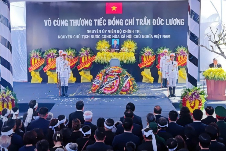 Nguyên Chủ tịch nước Trần Đức Lương về với đất mẹ