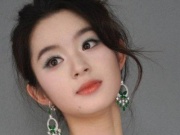 Đời sống Showbiz - Toàn cảnh vụ nữ diễn viên bị điều tra cả dòng họ vì đôi bông tai