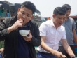 Đặc sản Vũng Áng vào mùa, bán tiền triệu một cân vẫn "cháy hàng", khách ăn sống tại chỗ