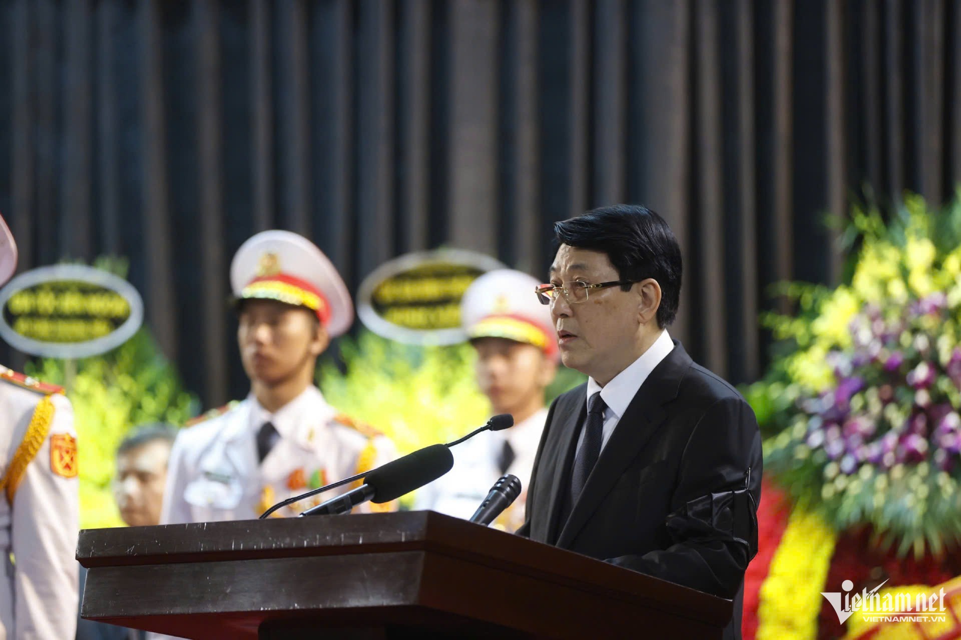 Chủ tịch nước Lương Cường đọc điếu văn