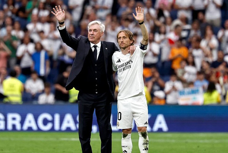 HLV Ancelotti - Modric bật khóc chia tay Real Madrid, "ông trùm" Perez rơi nước mắt