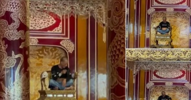 Xôn xao hình ảnh một người ngồi lên ngai vàng t...
