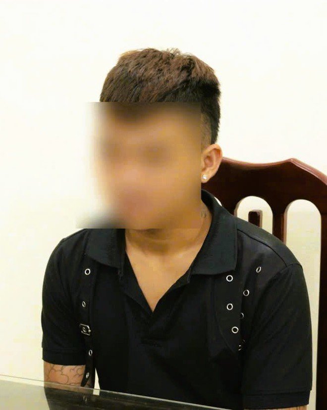 2 "bố con" rủ nhau đi "chăn dắt" rồi cưỡng đoạt tiền của nữ nhân viên quán hát mới 14 tuổi - 1