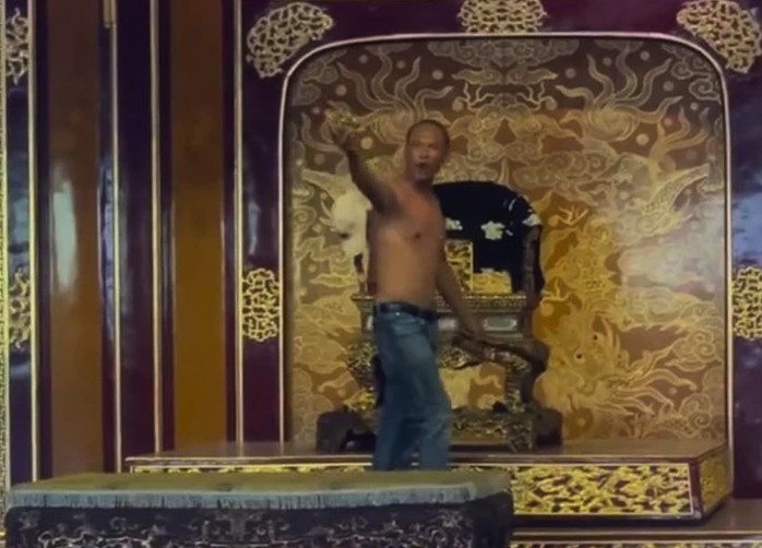 Kẻ "loạn thần" có những hành động xâm hại ngai vua triều Nguyễn - Bảo vật quốc gia được công nhận vào năm 2015. Ảnh cắt từ clip.