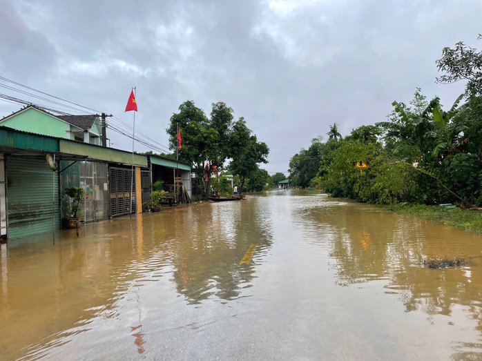 Mưa lớn gây ngập cục bộ tại xã Cẩm Mỹ
