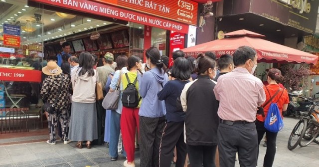 Giá vàng lao dốc từ đỉnh cao, người vét hết tiề...