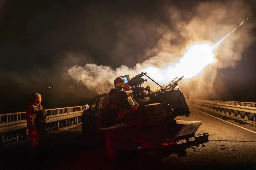 Lực lượng Phòng không Ukraine khai hỏa đánh chặn UAV Nga tại tỉnh Donetsk hồi tháng 4. Ảnh: GETTY IMAGES