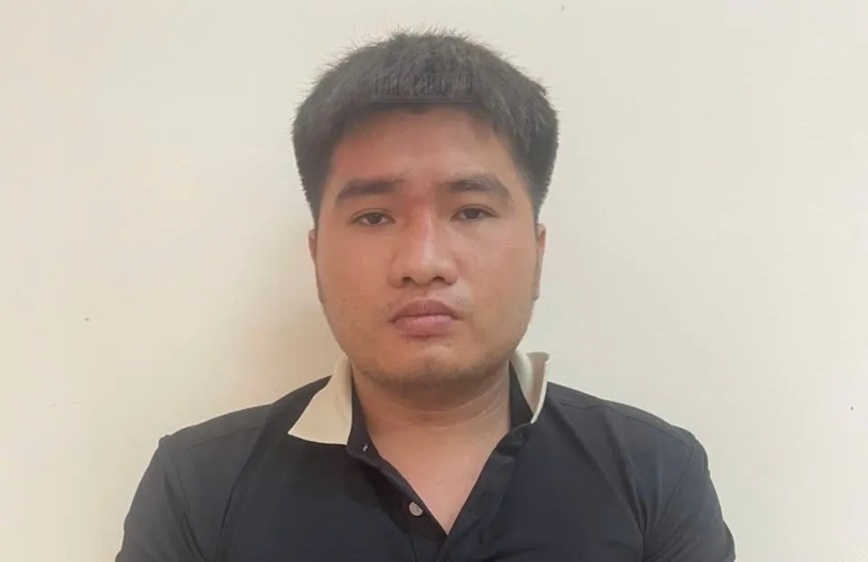 Thông đã dùng kim tiêm đâm vào các nữ sinh khiến người dân hoang mang. Ảnh: CA