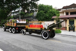 Linh cữu nguyên Chủ tịch nước Trần Đức Lương đi qua nhà riêng