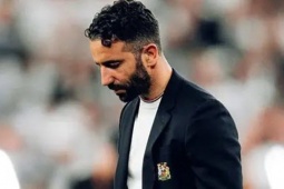 Tin mới nhất bóng đá sáng 25/5: Amorim xin lỗi fan MU tại Old Trafford?