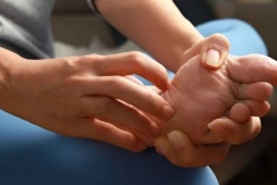 5 biểu hiện ở chân cảnh báo tổn thương thận