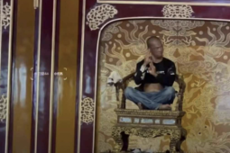 'Ngai vàng triều Nguyễn nhưng trưng bày chỉ như chiếc ghế trong ngôi nhà cổ'