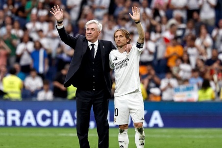 HLV Ancelotti - Modric bật khóc chia tay Real Madrid, "ông trùm" Perez rơi nước mắt