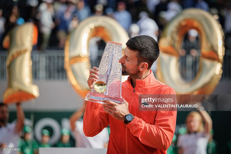 Danh hiệu thứ 100 đáng nhớ của Djokovic