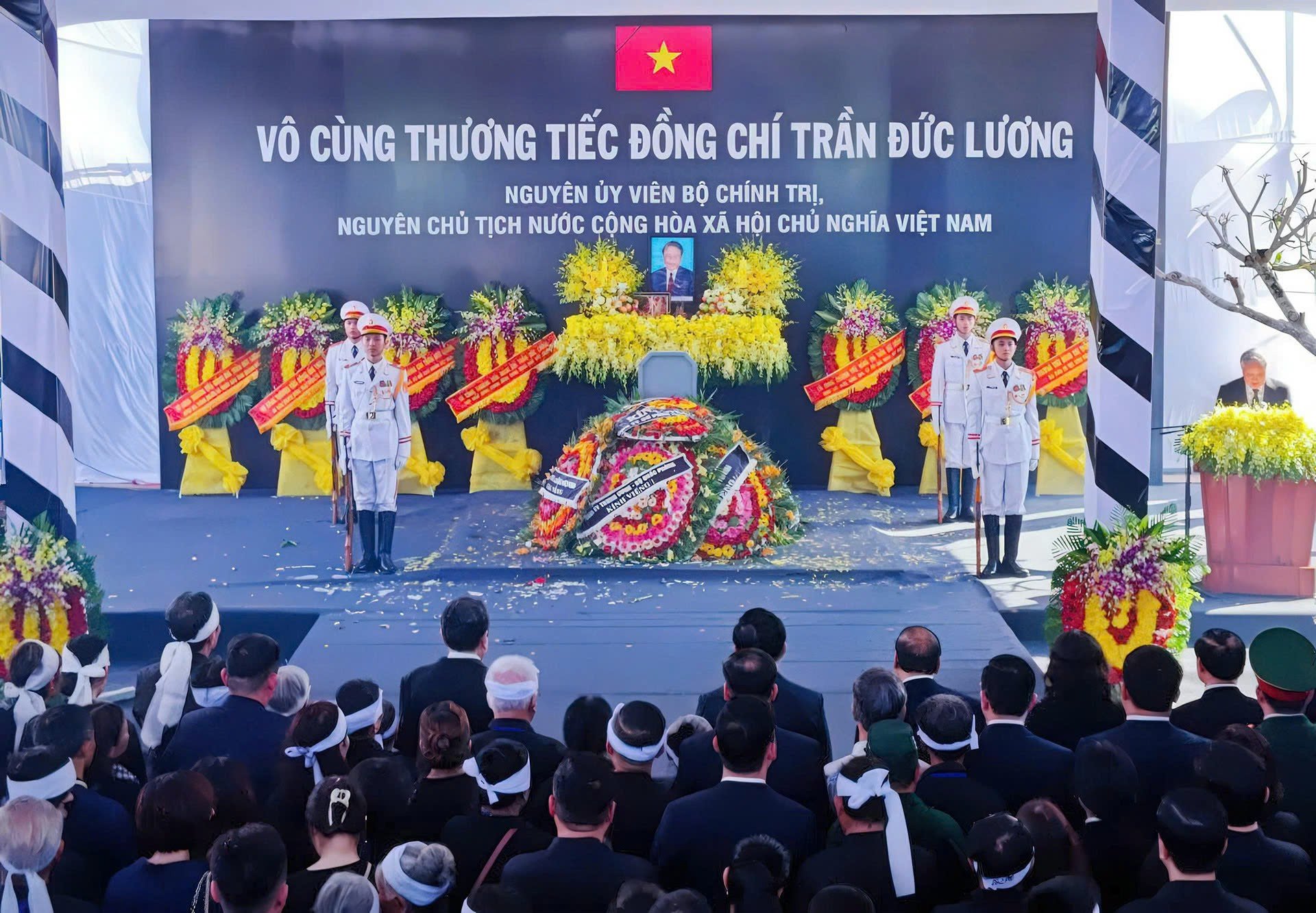Nguyên Chủ tịch nước Trần Đức Lương về với đất mẹ