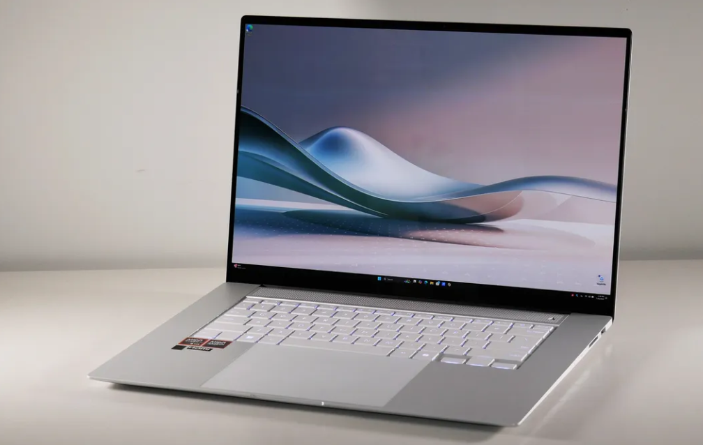 Asus Zenbook S16.