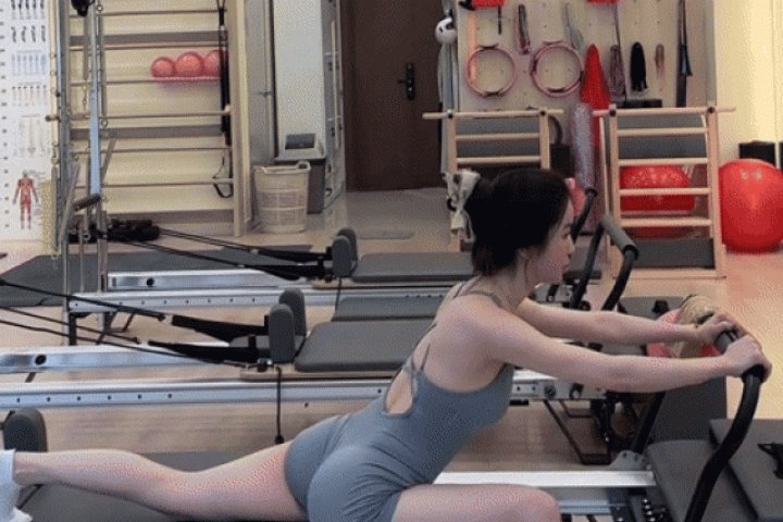 Chu Thanh Huyền được khen body 'như chưa sinh nở'