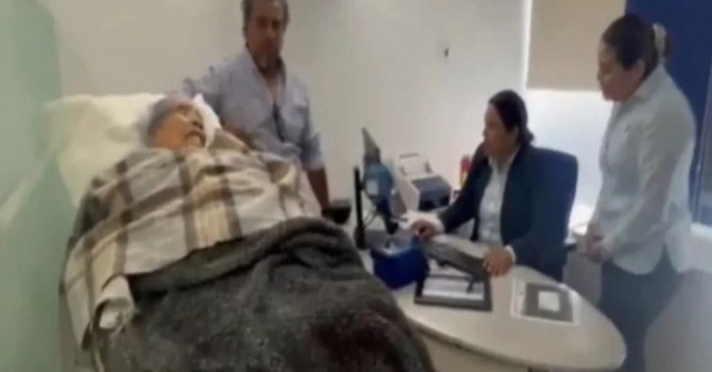 Ngân hàng gây phẫn nộ khi ép cụ bà 96 tuổi liệt...