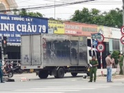 Tin tức trong ngày - Nam thanh niên đi xe máy phanh gấp nhưng vẫn lao vào xe tải