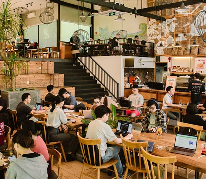 The Coffee House từng thu hút nhiều khách hàng tới ngồi làm việc
