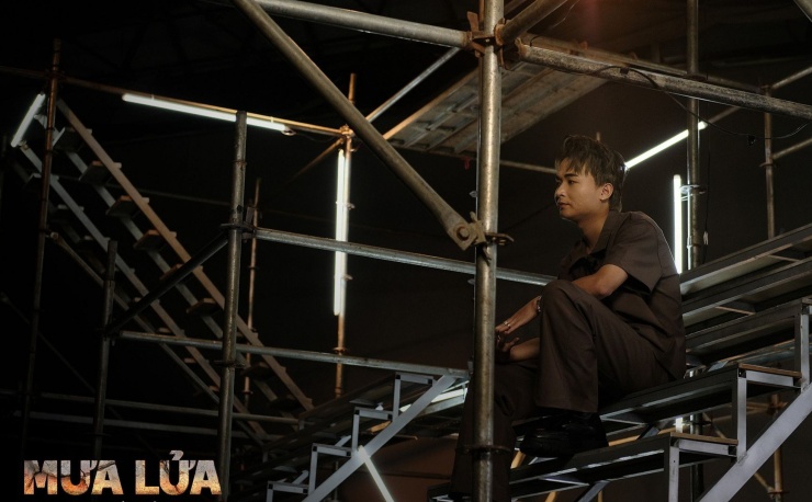 &#39;Mưa lửa&#39; về 33 nghệ sĩ hụt hơi - 1