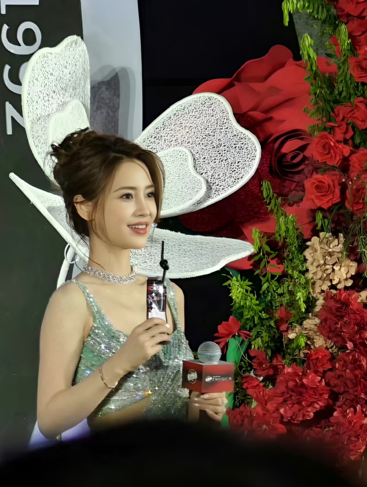 Angelababy gợi nhớ &#39;vẻ đẹp lai&#39; khi mới vào showbiz - 5