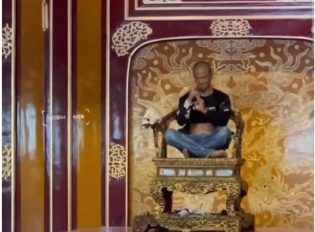 Đối tượng quậy phá trên "Ngai vua triều Nguyễn".