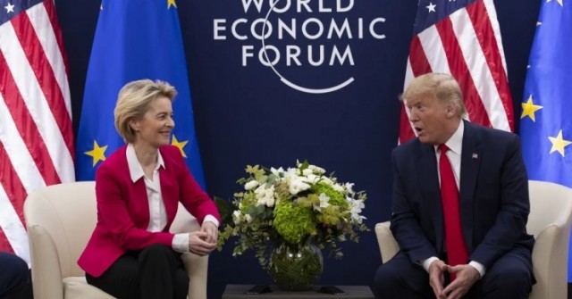 Sau cuộc điện đàm với Chủ tịch Ủy ban châu Âu, ông Trump quyết định hoãn thuế