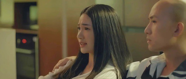 Ngay trong lần đầu gióp mặt trong phim giờ vàng VTV, ở phim "Biệt dược đen" , Thanh Huế vào vai cô tiểu thư nhà giàu ăn chơi, sa đọa.