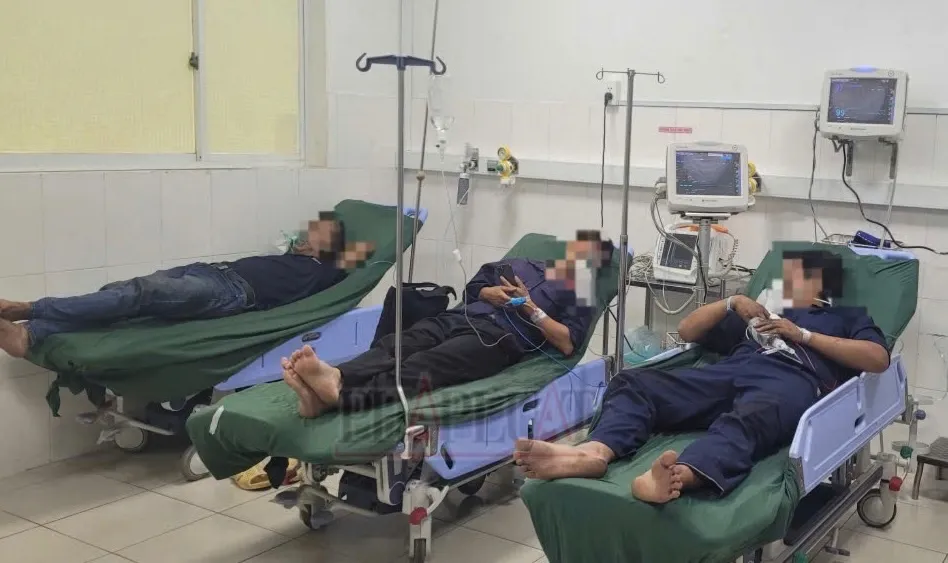 Hiện 3 công nhân may mắn được cấp cứu kịp thời đang điều trị bệnh viện Thống Nhất. Ảnh: VH