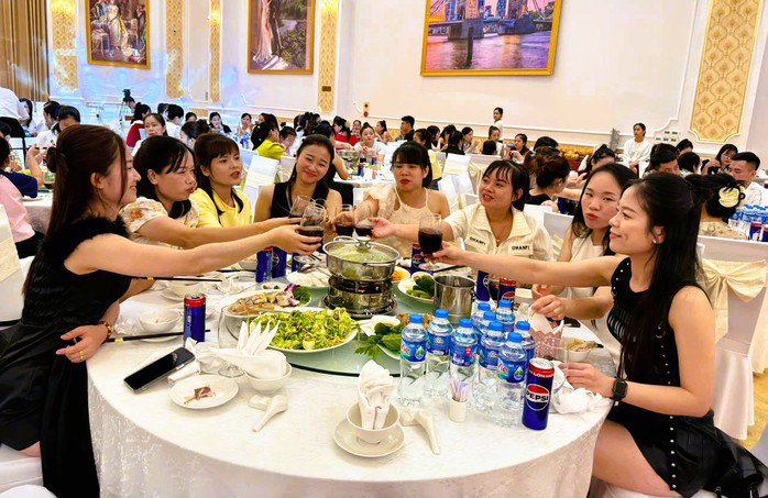 Đây là bữa cơm nhằm tri ân những đóng góp của công nhân, người lao động đối với sự phát triển của công ty. Ảnh: LĐLĐ tỉnh Thanh Hóa