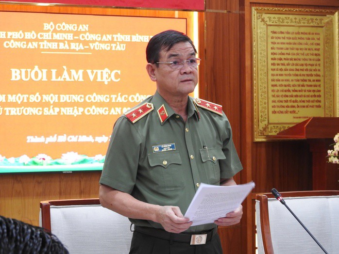 Trung tướng Lê Hồng Nam phát biểu mở đầu buổi làm việc.