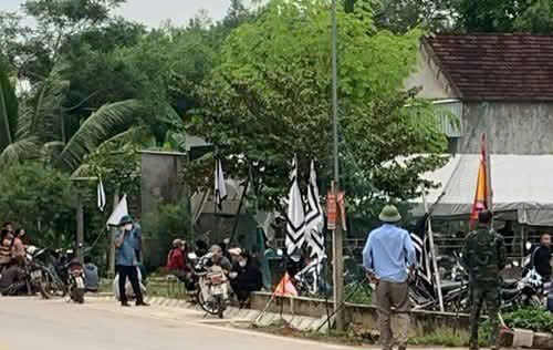 Gia đình làm thủ tục mai táng cho nạn nhân. Nguồn: MXH