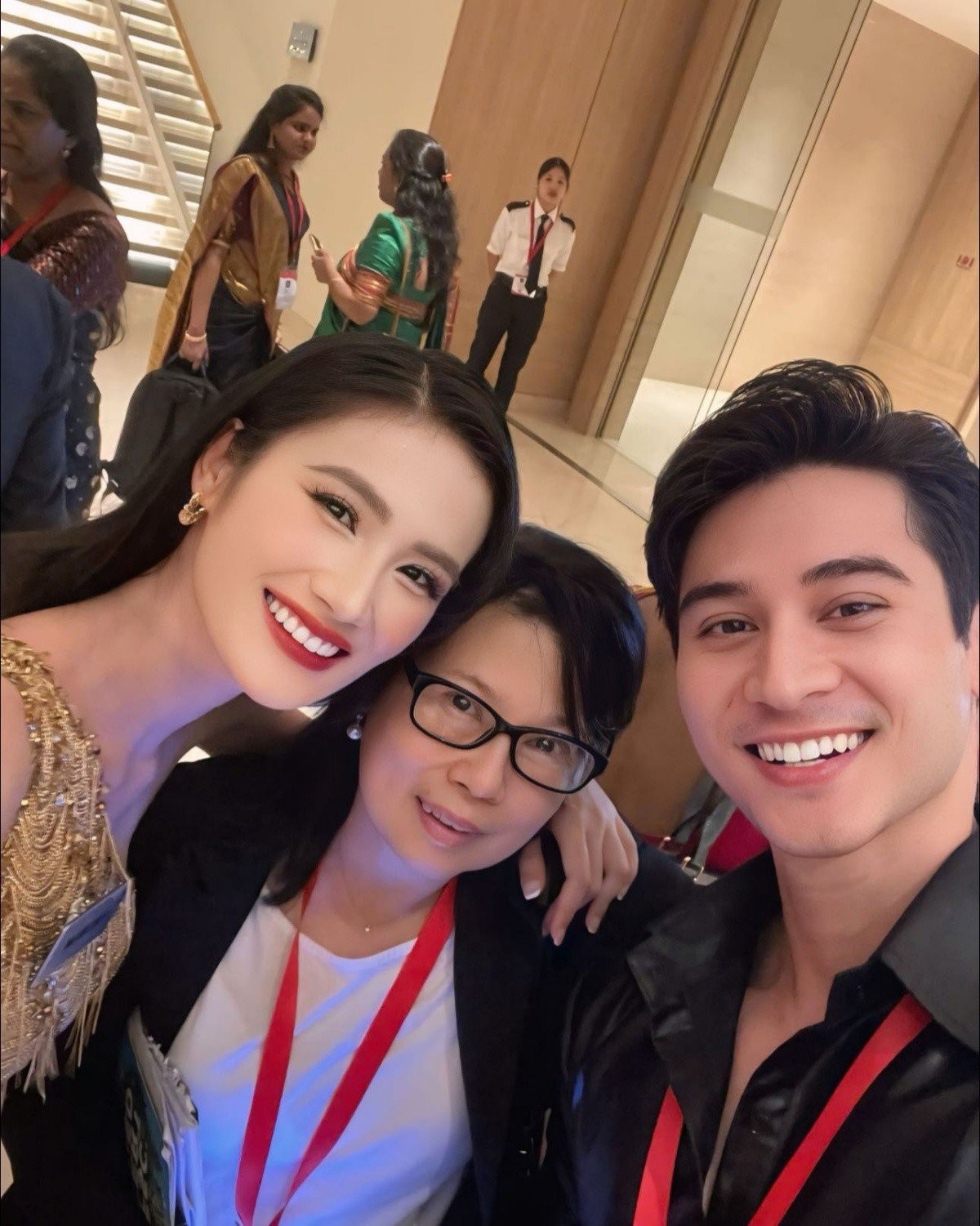 Ý Nhi lên bìa tạp chí Miss World cùng các đại diện Thái Lan, Úc và New Zealand - 3