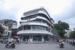 VIDEO: Quây rào, phá dỡ tòa nhà "hàm cá mập"