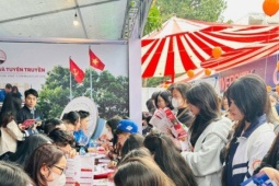 Trước 'ma trận' thông tin tuyển sinh đại học: Đến tận trường để nghe tư vấn