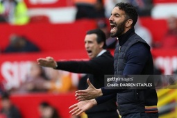 MU hạ Aston Villa: HLV Amorim vẫn nói lời xin lỗi, Emery chỉ trích trọng tài