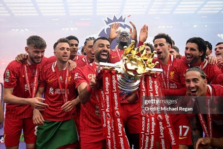 Rực rỡ Liverpool nâng cúp vô địch Ngoại hạng Anh, Salah đoạt Vua phá lưới