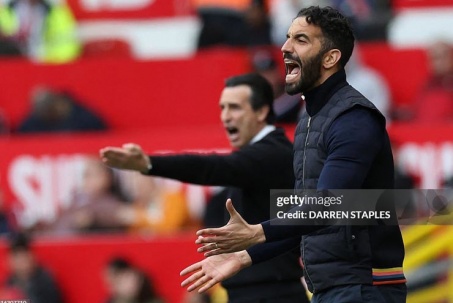 MU hạ Aston Villa: HLV Amorim vẫn nói lời xin lỗi, Emery chỉ trích trọng tài