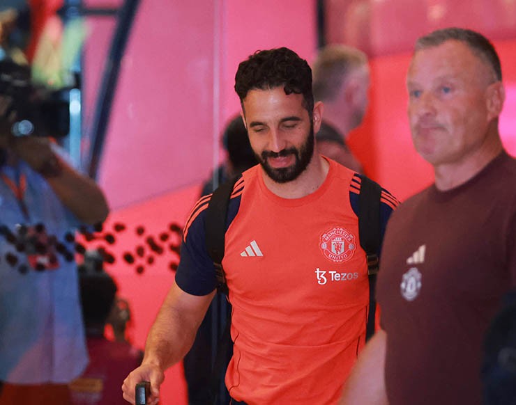 Dàn sao MU đã đến Malaysia, sẵn sàng đối đầu thầy trò HLV Kim Sang Sik - 13