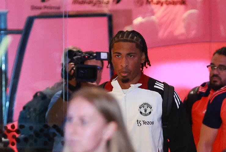 Dàn sao MU đã đến Malaysia, sẵn sàng đối đầu thầy trò HLV Kim Sang Sik - 11