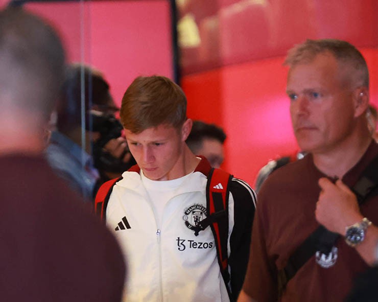 Dàn sao MU đã đến Malaysia, sẵn sàng đối đầu thầy trò HLV Kim Sang Sik - 8