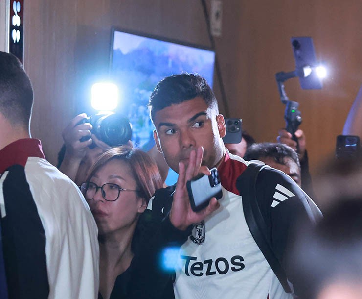 Dàn sao MU đã đến Malaysia, sẵn sàng đối đầu thầy trò HLV Kim Sang Sik - 2