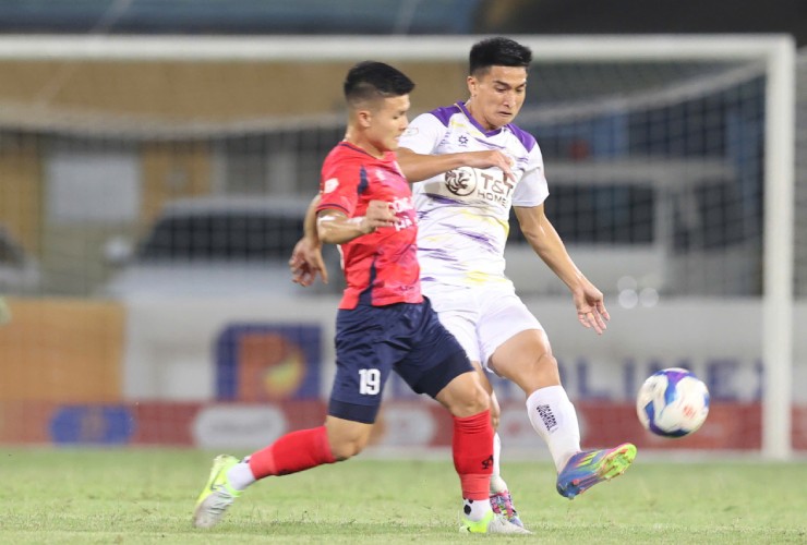 Quang Hải (19) chơi không thật sự nổi bật trận đấu này...