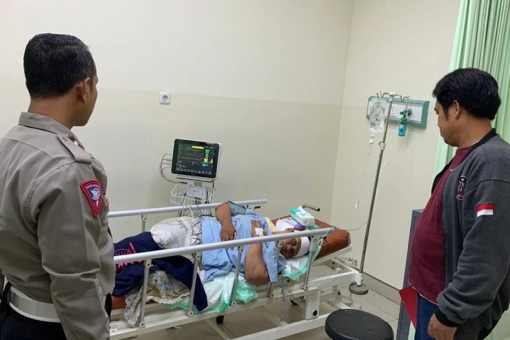 Nạn nhân&nbsp;Marjuki (đang nằm trên giường bệnh)